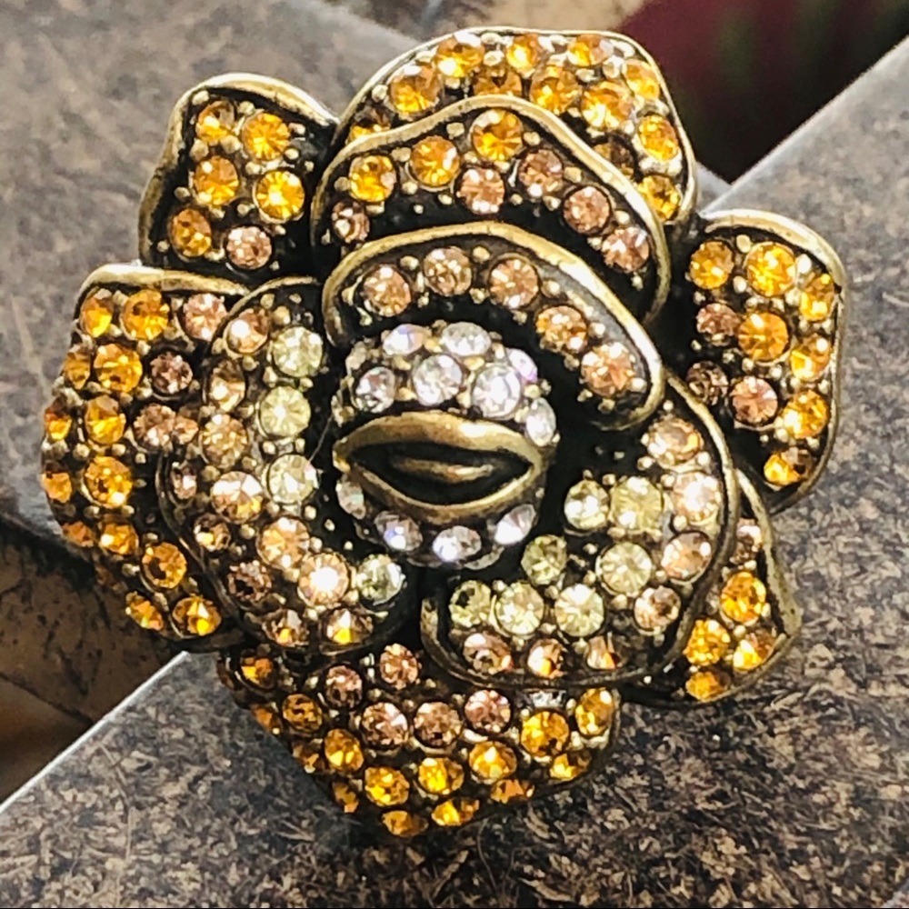 LaVintage Crystal Flower Ring